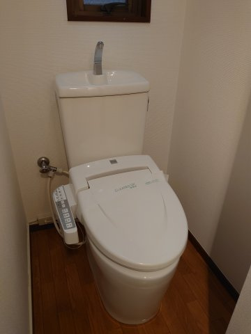 滝口マンションのトイレ|別部屋の参考写真です。