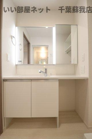 (仮称)D-ROOM神明町Ⅱ Bの洗面所|朝の準備に活躍する、洗髪洗面化粧台！