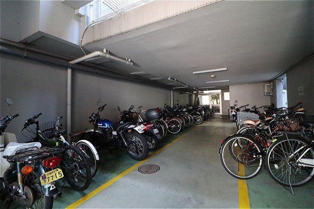 アンピール六ツ門のその他共用部分|駐輪場に自転車も停められます♪