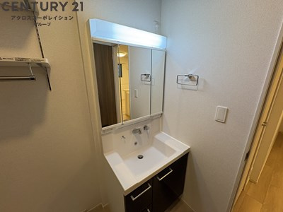 洗面所内に室内洗濯機置場がついてます！
