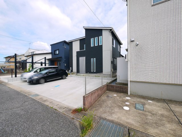 茂原市ゆたか　中古戸建の駐車場|令和6年11月築 駐車4台可都市ガス上下水JR外房線新茂原駅徒歩約10分 太陽光発電 閑静な分譲地内