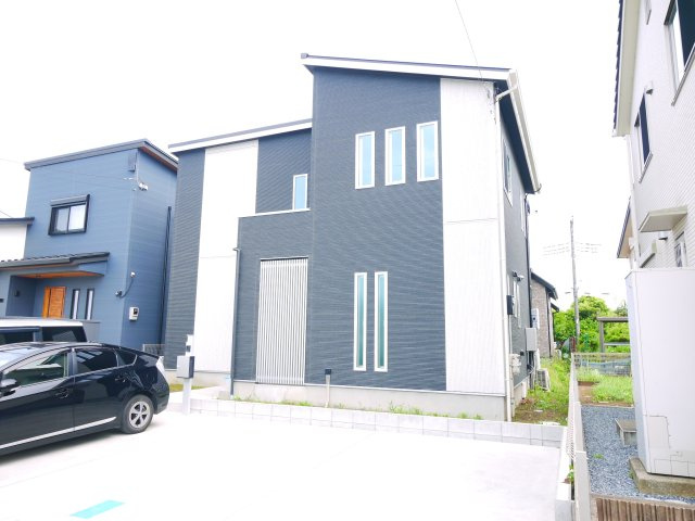 茂原市ゆたか　中古戸建の外観|令和6年11月築 駐車4台可都市ガス上下水JR外房線新茂原駅徒歩約10分 太陽光発電 閑静な分譲地内