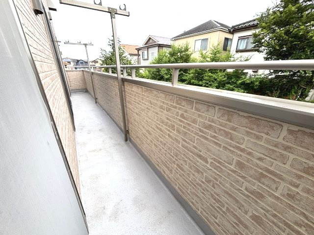 所沢市久米のバルコニー|広々としたバルコニーです。