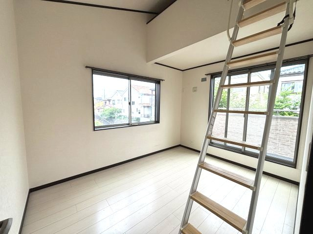 所沢市久米の洋室|洋室はロフトがあり、遊び場や収納としても活躍します！