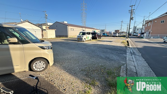 シェ・モア師勝の駐車場