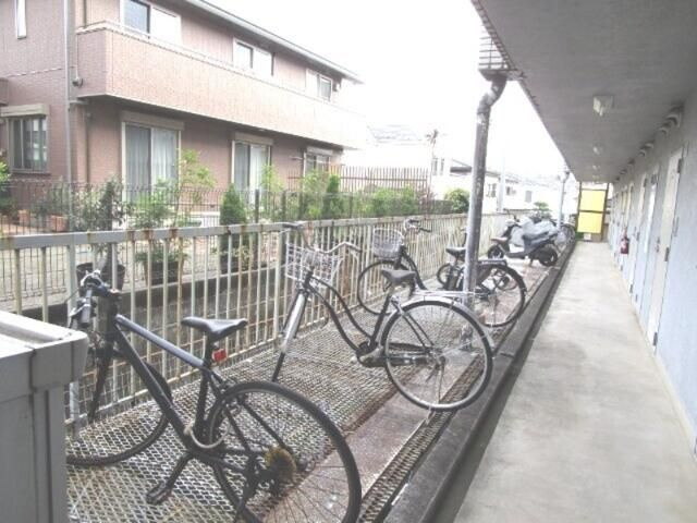クリオ鶴ヶ峰壱番館の駐車場