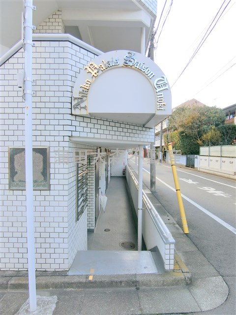 日興パレセゾン鵜の木のエントランス