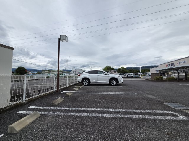 リヴェール塚田の駐車場