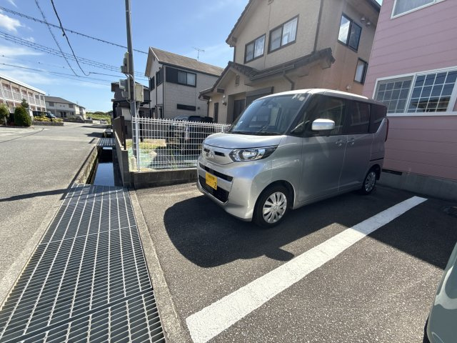 シャルマンミキの駐車場