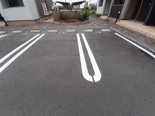 レオーネＤの駐車場