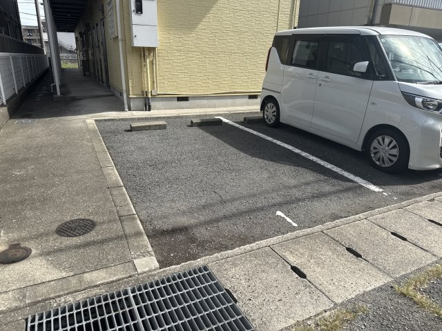 フラッツネオシティーの駐車場