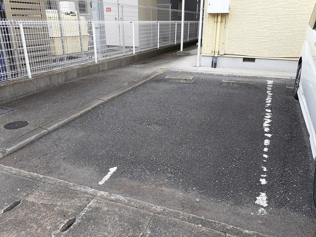 フラッツネオシティーの駐車場