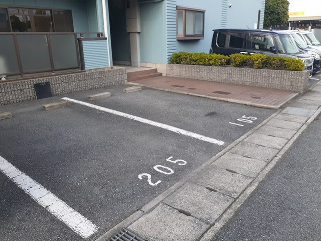 レジデンスＫ１の駐車場