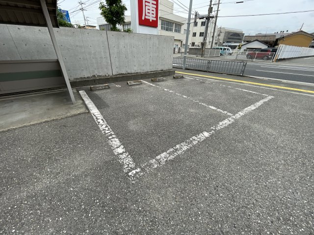 プレッソ新在家の駐車場
