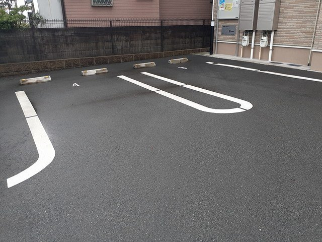 ウェスト・コートの駐車場