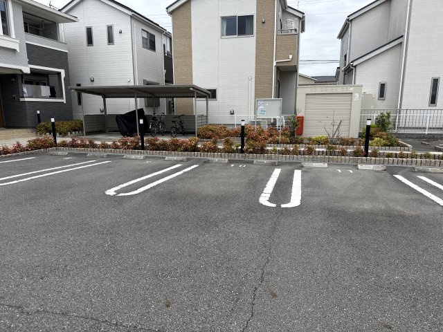 ラフィーネ和なごみの駐車場