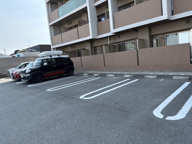 クレール姫路Ⅱの駐車場