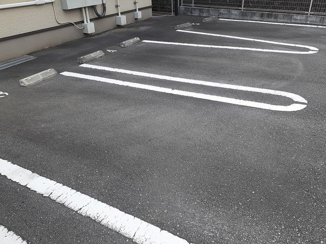 ドラジェの駐車場