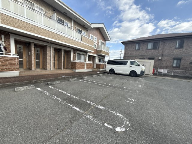 プラティークレーブⅣの駐車場