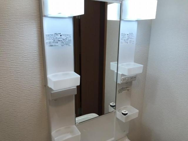 エーデルハイムの洗面所|化粧品なども置きやすい洗面台