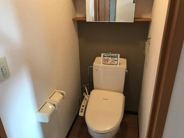 エーデルハイムの浴室|冬も快適な温水暖房便座　アクセントクロス