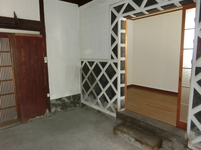 北田貸戸建の玄関