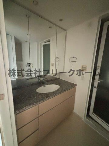 武蔵野市緑町２丁目の賃貸マンションの洗面所