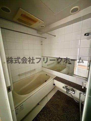 武蔵野市緑町２丁目の賃貸マンションの浴室