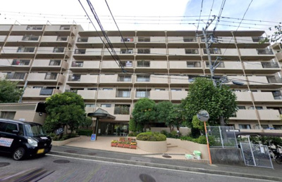 【外観】 | コスモ東戸塚グランパルクA棟 | 総戸数174戸、1989年1月築、管理人は日勤勤務につき管理体制良好です♪