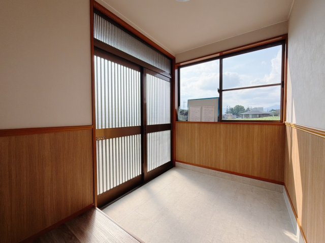 【自社中古】渋川市北橘町真壁の和室|■玄関｜永く居心地のいい暮らしを演出する快適性能と安心を両立させたドアを採用しました！