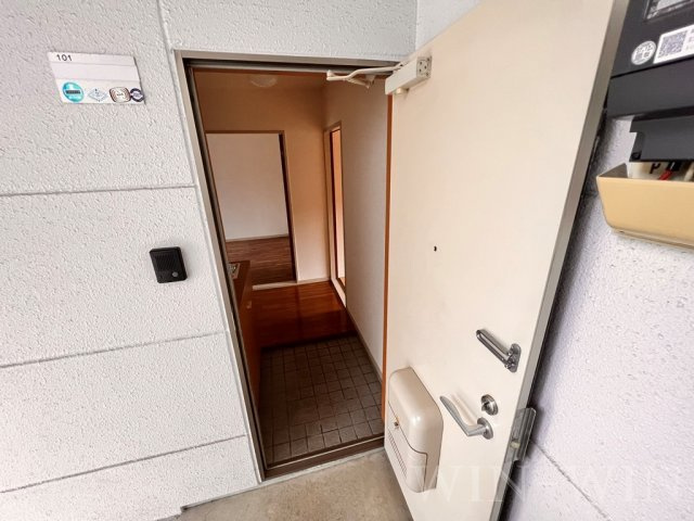 弥生ハイム Aの玄関