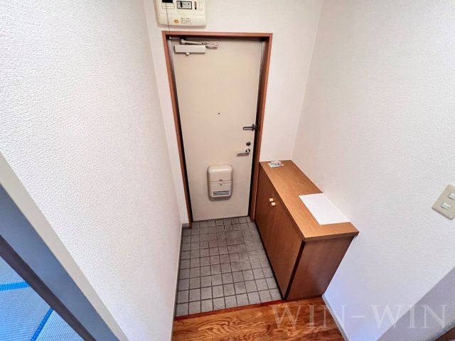 弥生ハイム Aの玄関