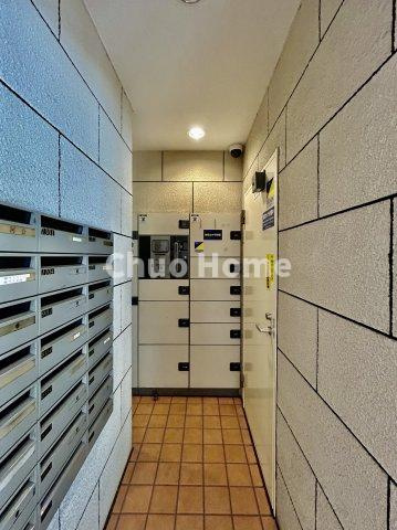アルシオン浅草国際通りの設備|【宅配ボックス】在宅時・不在時に関わらず、居住者の代わりに非対面で宅配物を受け取ってくれる便利な設備です。わかりやすくご説明致しますので見学時にはお部屋だけではなく共用部分もぜひチェックしてください。