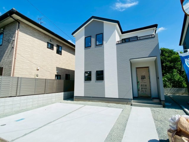 よかタウン／菊池郡菊陽町向陽台1期／１号棟の前面道路含む現地写真