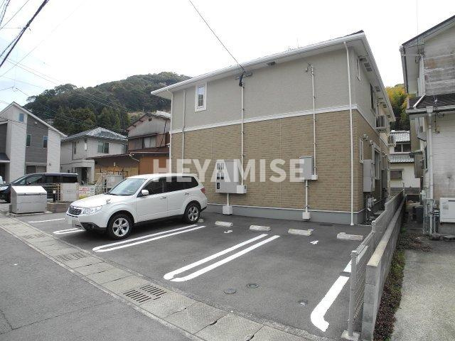 フェアリー・ミューの駐車場