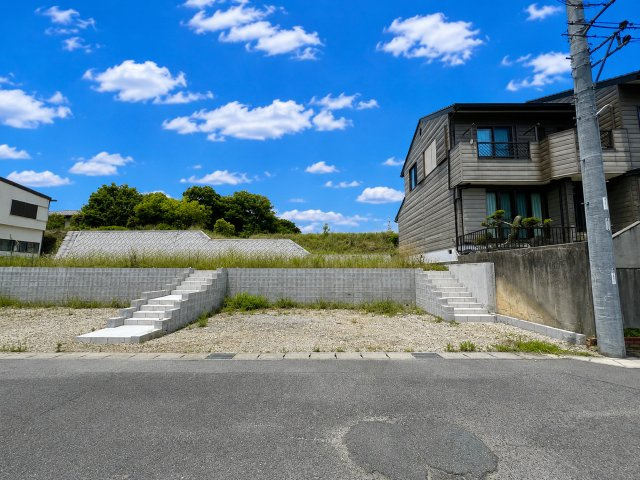 東郷町大字諸輪字東脇土地の外観|約49.6坪のゆとりあるA区画。前面道路約6m、ひな壇立地ならではの陽当たりと開放感が魅力です。