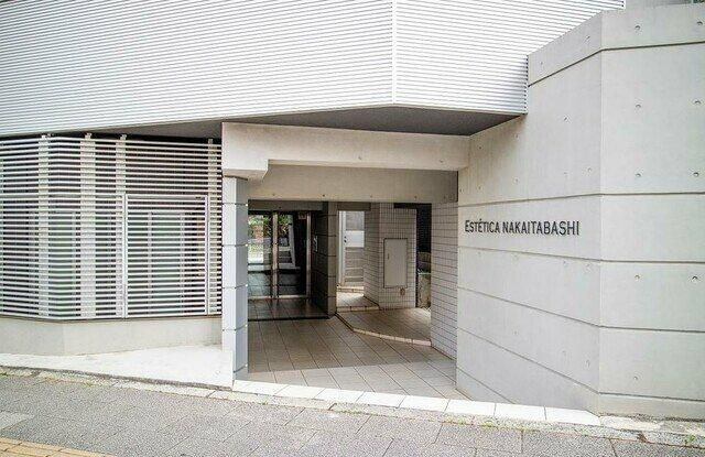 Ｅｓｔｅｔｉｃａ　ｎａｋａｉｔａｂａｓｈｉのエントランス