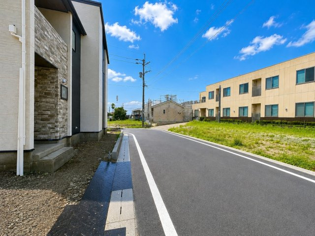 久留米市荒木町白口の新築一戸建の前面道路含む現地写真