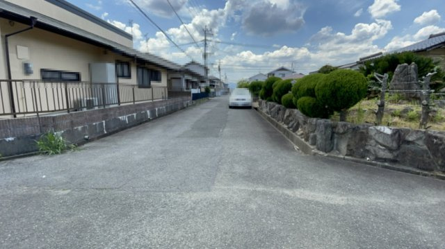 飯塚市柏の森　戸建の前面道路含む現地写真