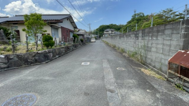 飯塚市柏の森　戸建の前面道路含む現地写真
