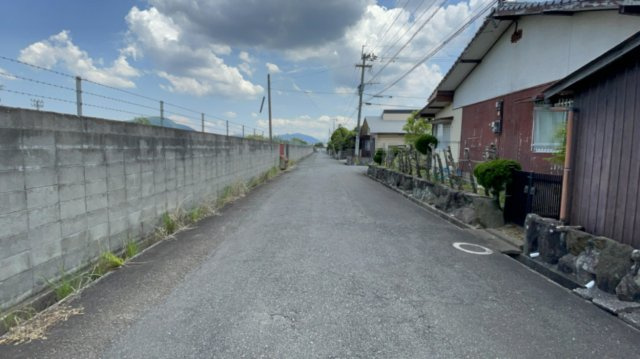 飯塚市柏の森　戸建の前面道路含む現地写真