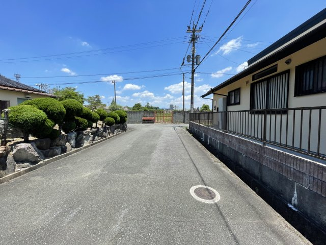 飯塚市柏の森　戸建の前面道路含む現地写真