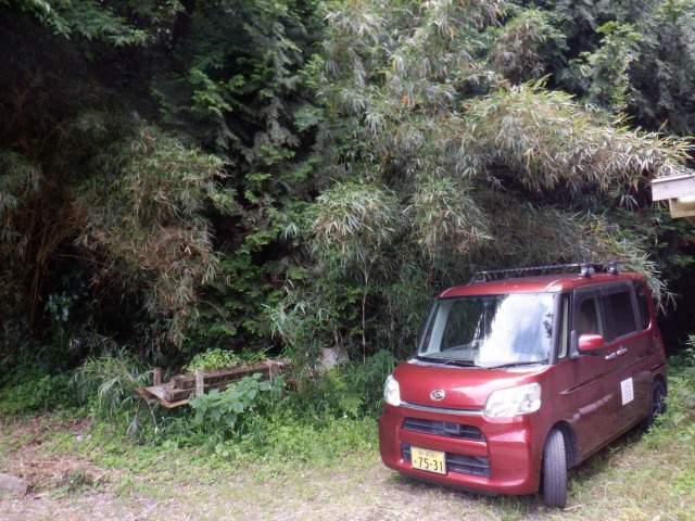 出野尾、戸建の駐車場