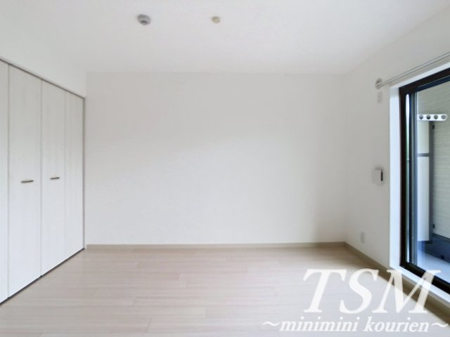メゾンレヴナ木田町の洋室
