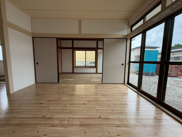 矢吹大町戸建の居間・リビング