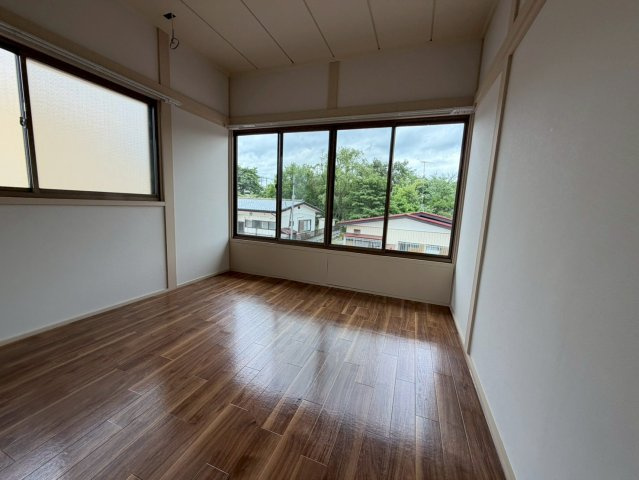 矢吹大町戸建の居間・リビング