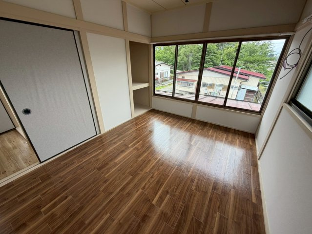 矢吹大町戸建の居間・リビング