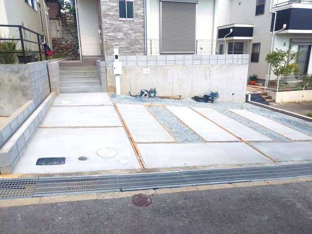 宝塚市泉ガ丘新築一戸建の駐車場