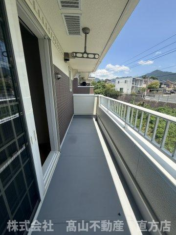 直方市大字頓野のアパートのバルコニー