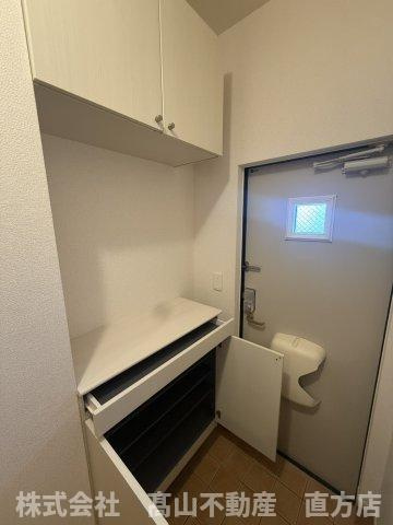 直方市大字頓野のアパートの収納